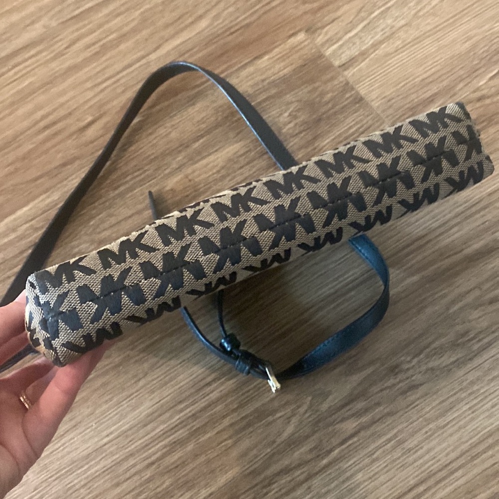 Michael Kors Bedford Small North South Crossbody beige/black signature jacquard. - Picture 5 of 10